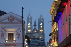 Basílica de Voto Nacional im Nebel
