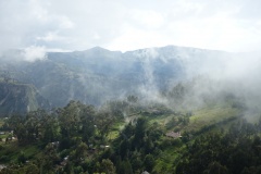 Die in Wolken gehüllten Anden Ecuadors