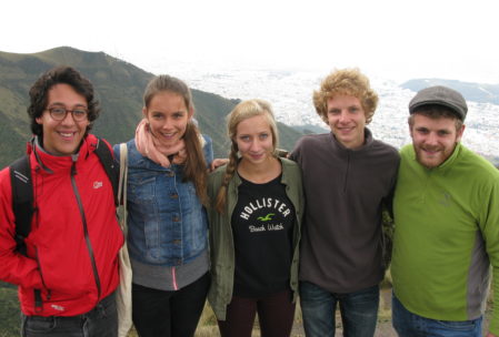 Das "Team-Quit": Unser Gastgeber Diego, die drei Freiwilligen Josy, Annika und Robert und meine Wenigkeit